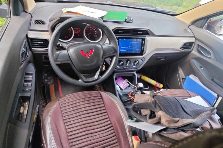 Used Wuling Hongguang 2021 1.5L S Standard Version LAR Center Console