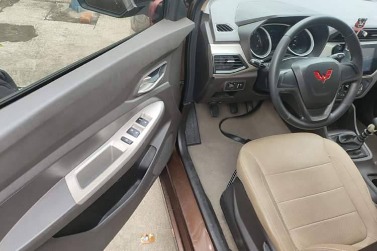 Used Wuling Hongguang 2021 1.5L Facelifted S Comfort Version with Electric Power Steering LAR Driver Seat