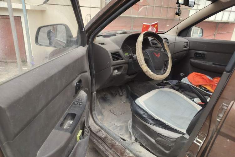 Used Wuling Hongguang 2021 1.5L Revised S Standard Version Hydraulic-Power-Assisted LAR Driver Seat
