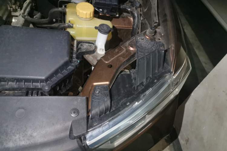 Used Wuling Hongguang 2021 1.5L Facelifted S Comfort Version with Electric Power Steering LAR Engine Bay Left