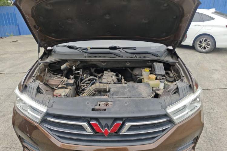 Used Wuling Hongguang 2021 1.5L S Comfort Edition LAR Engine Bay