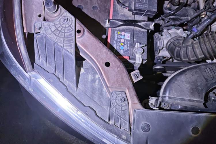 Used Wuling Hongguang 2021 1.5L Revised S Standard Version with Electric Power Steering LAR Engine Bay Right