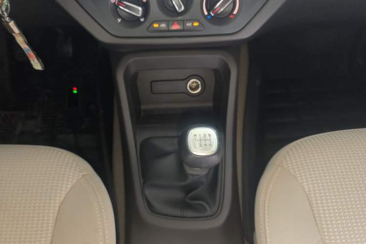 Used Wuling Hongguang 2021 1.5L S Standard Version LAR Gear Lever
