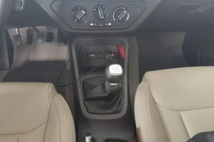 Used Wuling Hongguang 2021 1.5L Facelifted S Comfort Version with Electric Power Steering LAR Gear Lever
