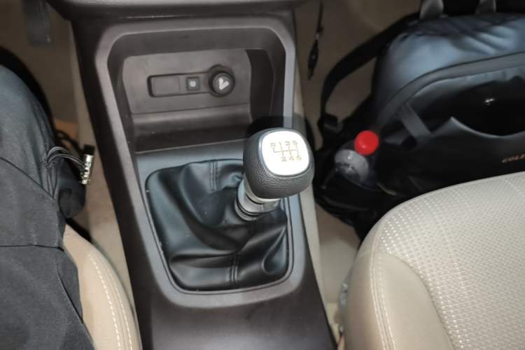 Used Wuling Hongguang 2021 1.5L Revised S Standard Version Hydraulic-Power-Assisted LAR Gear Lever
