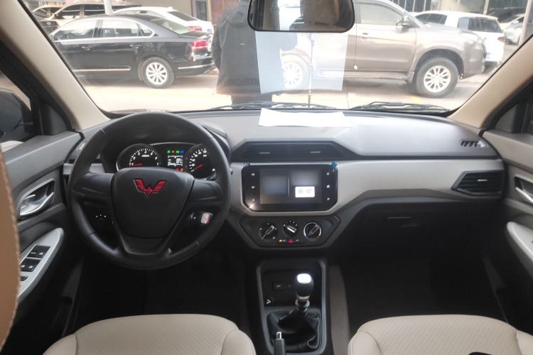 Used Wuling Hongguang  Interior 2