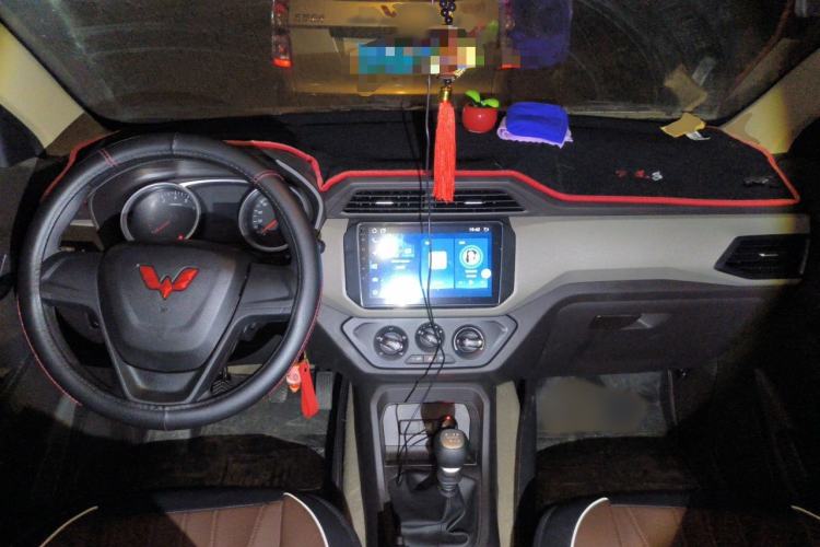 Used Wuling Hongguang 2021 1.5L S Standard Version LAR Interior 2