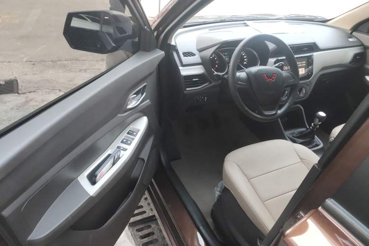 Used Wuling Hongguang  Interior 3