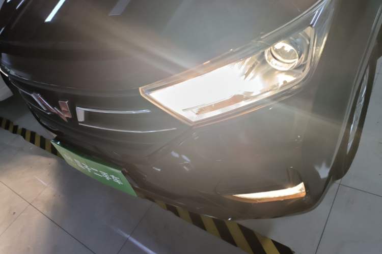 Used Wuling Hongguang 2021 1.5L S Comfort Edition LAR Left Front Headlight