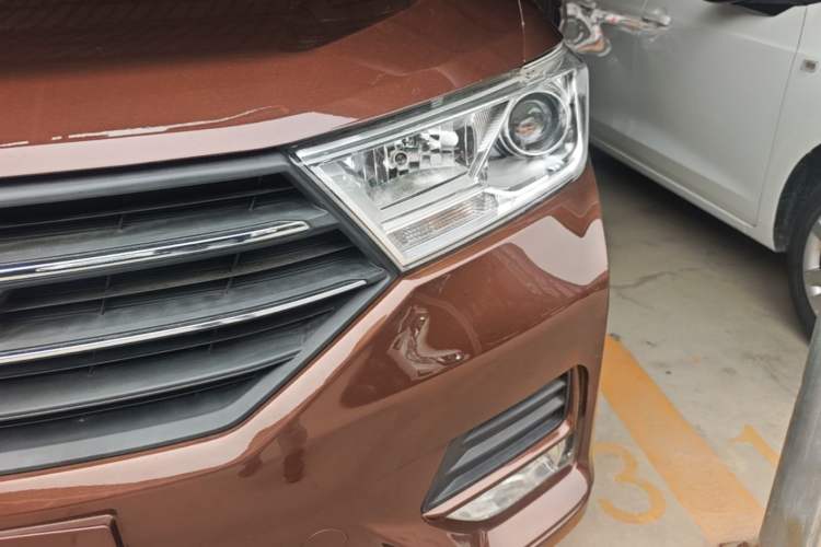 Used Wuling Hongguang 2021 1.5L S Standard Version LAR Left Front Headlight