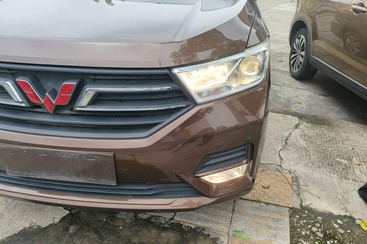 Used Wuling Hongguang 2021 1.5L Facelifted S Comfort Version with Electric Power Steering LAR Left Front Headlight