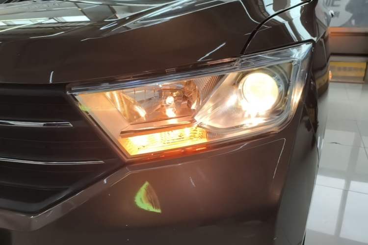 Used Wuling Hongguang 2021 1.5L Revised S Standard Version Hydraulic-Power-Assisted LAR Left Front Headlight