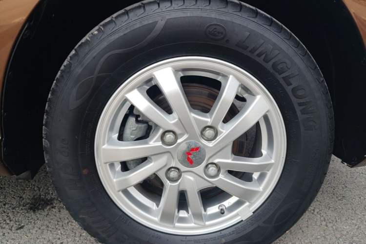 Used Wuling Hongguang 2021 1.5L Revised S Standard Version with Electric Power Steering LAR Left Front Wheel Hub