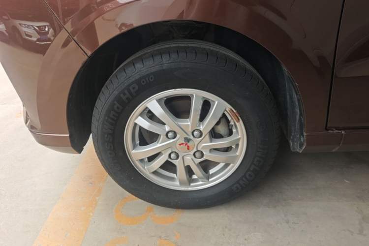 Used Wuling Hongguang 2021 1.5L S Standard Version LAR Left Front Wheel Hub
