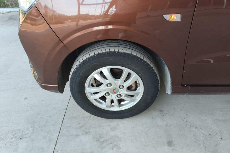 Used Wuling Hongguang 2021 1.5L S Comfort Edition LAR Left Front Wheel Hub