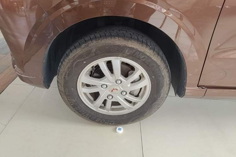 Used Wuling Hongguang 2021 1.5L Facelifted S Comfort Version with Electric Power Steering LAR Left Front Wheel Hub