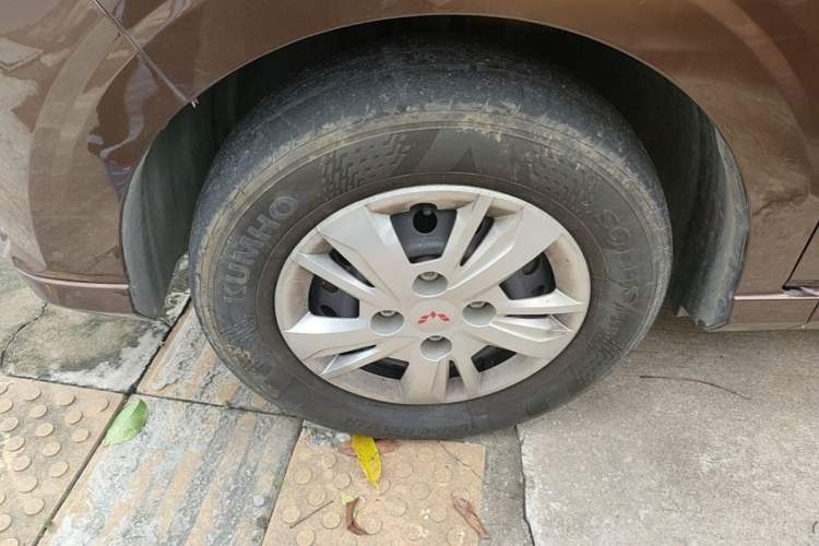 Used Wuling Hongguang 2021 1.5L Facelifted S Comfort Version with Electric Power Steering LAR Left Front Wheel Hub