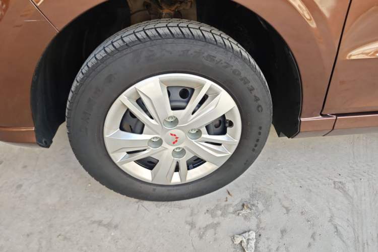 Used Wuling Hongguang 2021 1.5L S Base Version LAR Left Front Wheel Hub