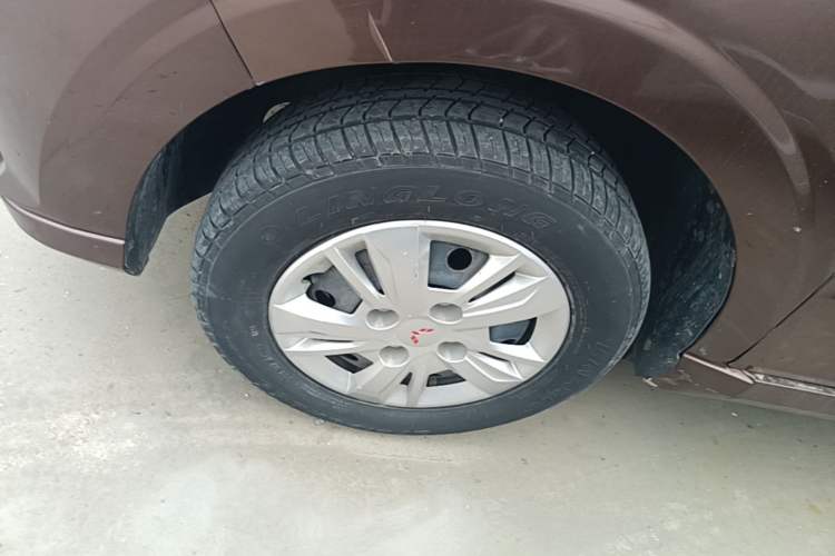 Used Wuling Hongguang 2021 1.5L S Base Version LAR Left Front Wheel Hub