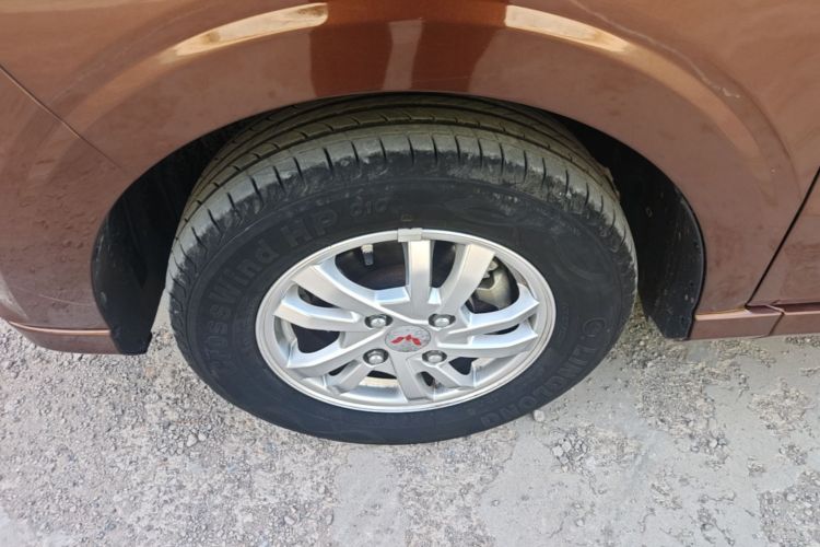 Used Wuling Hongguang 2021 1.5L Revised S Standard Version with Electric Power Steering LAR Left Front Wheel Hub