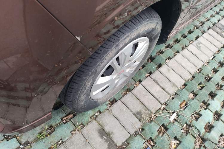 Used Wuling Hongguang 2021 1.5L S Base Version LAR Left Front Wheel Hub