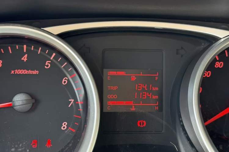 Used Wuling Hongguang 2021 1.5L S Standard Version LAR Odometer Close Up