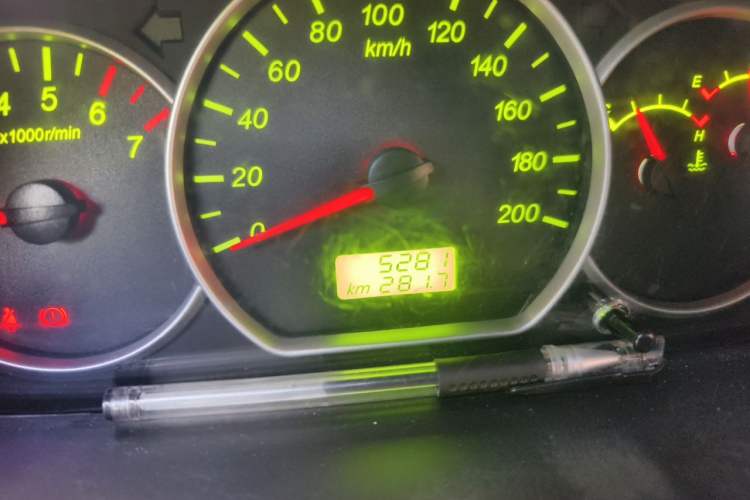 Used Wuling Hongguang 2021 1.5L S Base Version LAR Odometer Close Up