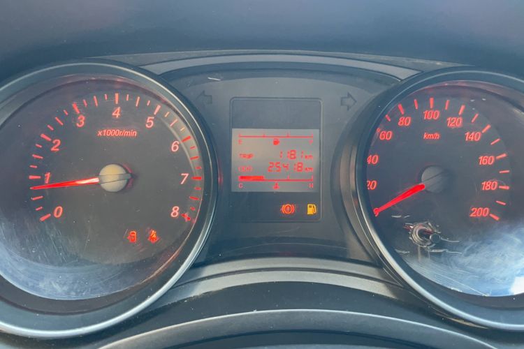 Used Wuling Hongguang 2021 1.5L Revised S Base Version with Electric Power Steering LAR Odometer Close Up