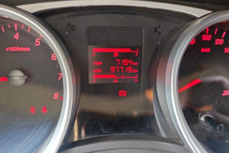 Used Wuling Hongguang 2021 1.5L S Standard Version LAR Odometer Close Up