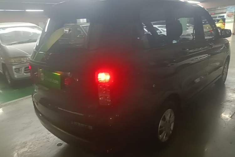 Used Wuling Hongguang 2021 1.5L Revised S Base Version with Electric Power Steering LAR Rear Right 45 Deg