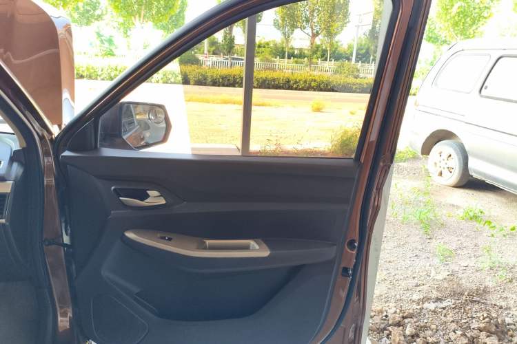 Used Wuling Hongguang 2021 1.5L S Comfort Edition LAR Right Front Door Interior