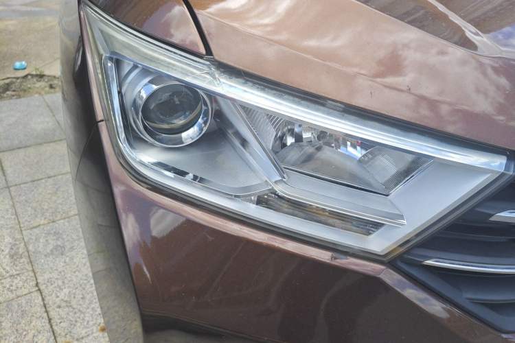 Used Wuling Hongguang 2021 1.5L Revised S Standard Version with Electric Power Steering LAR Right Front Headlight