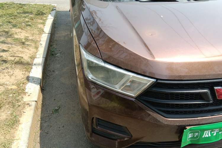 Used Wuling Hongguang 2021 1.5L S Standard Version LAR Right Front Headlight