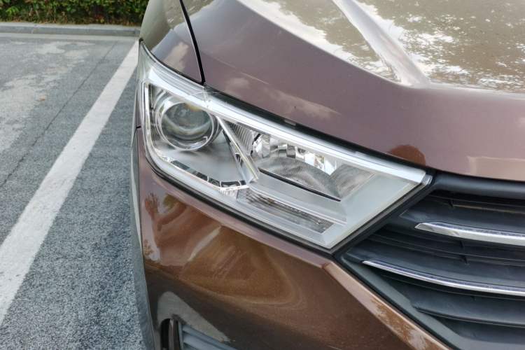Used Wuling Hongguang 2021 1.5L Revised S Standard Version Hydraulic-Power-Assisted LAR Right Front Headlight