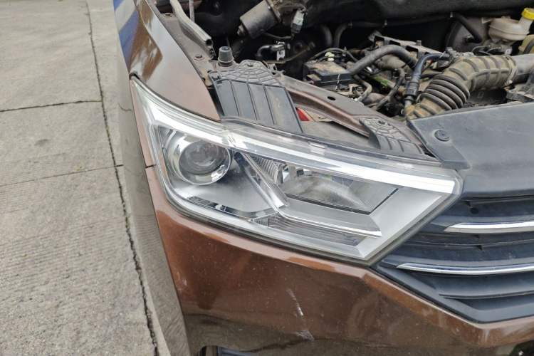 Used Wuling Hongguang 2021 1.5L S Comfort Edition LAR Right Front Headlight