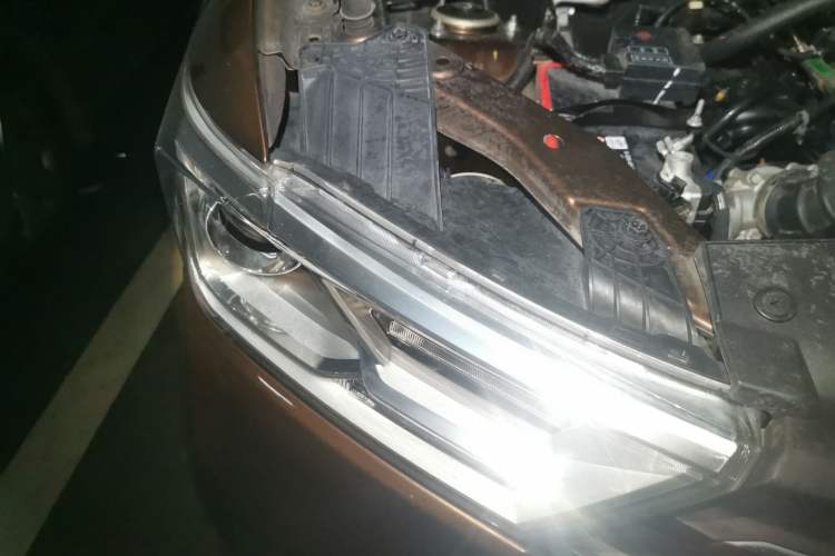 Used Wuling Hongguang 2021 1.5L Facelifted S Comfort Version with Electric Power Steering LAR Right Front Headlight