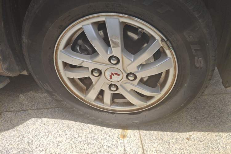 Used Wuling Hongguang 2021 1.5L Revised S Standard Version with Electric Power Steering LAR Right Front Wheel Hub
