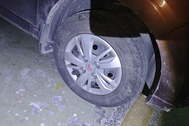 Used Wuling Hongguang 2021 1.5L Revised S Standard Version with Electric Power Steering LAR Right Front Wheel Hub