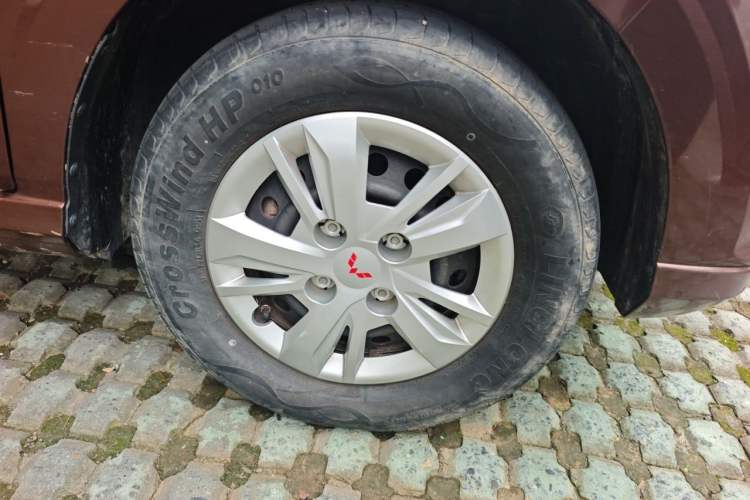 Used Wuling Hongguang 2021 1.5L Facelifted S Comfort Version with Electric Power Steering LAR Right Front Wheel Hub