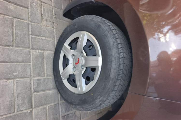 Used Wuling Hongguang 2021 1.5L S Base Version LAR Right Front Wheel Hub
