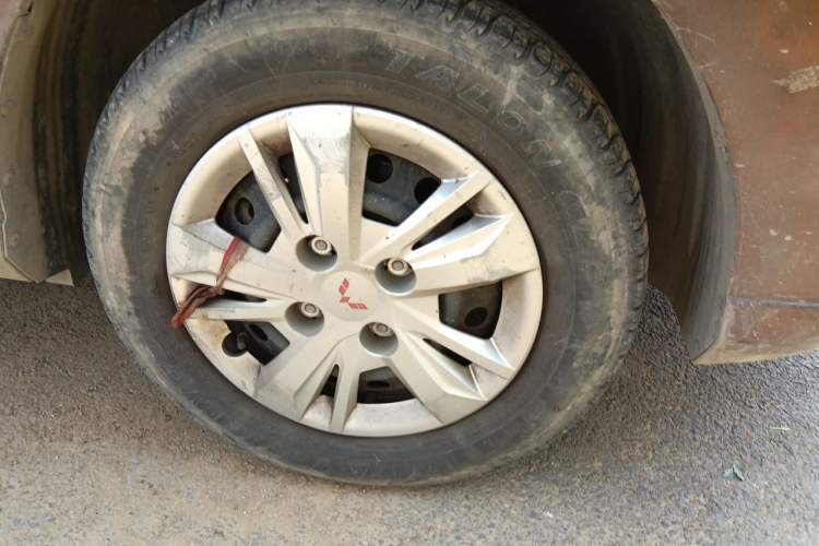 Used Wuling Hongguang 2021 1.5L S Standard Version LAR Right Front Wheel Hub