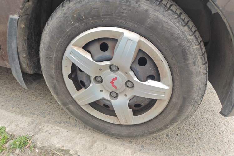 Used Wuling Hongguang 2021 1.5L Revised S Base Version with Electric Power Steering LAR Right Front Wheel Hub