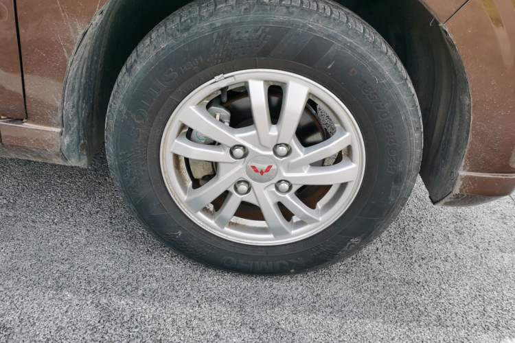 Used Wuling Hongguang 2021 1.5L Revised S Standard Version Hydraulic-Power-Assisted LAR Right Front Wheel Hub
