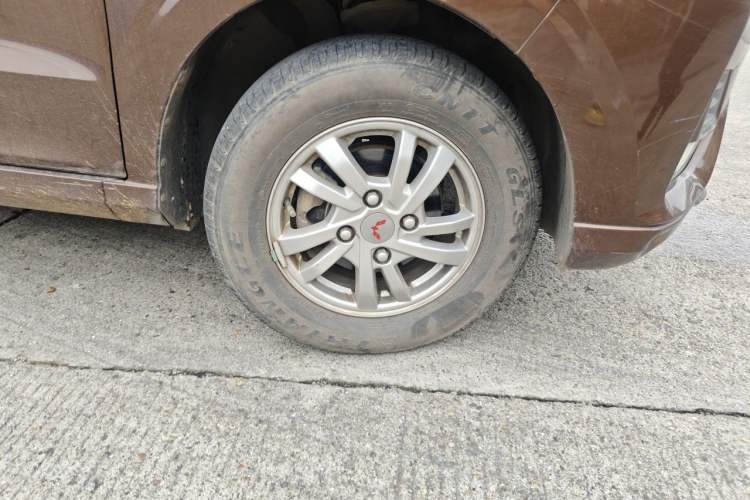 Used Wuling Hongguang 2021 1.5L S Comfort Edition LAR Right Front Wheel Hub