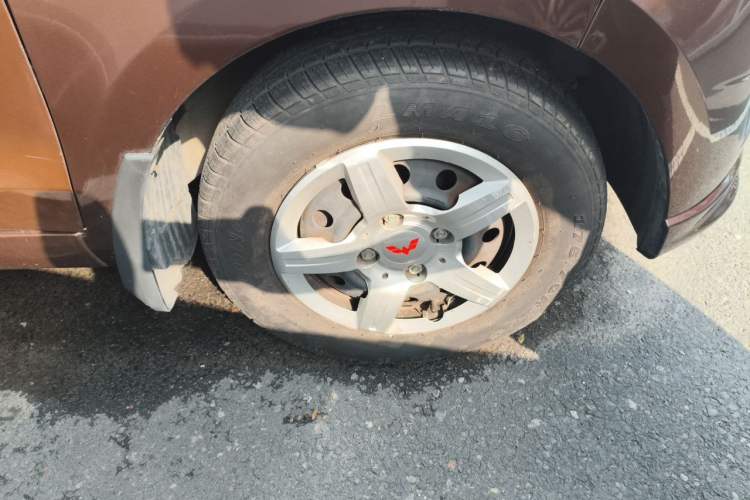 Used Wuling Hongguang 2021 1.5L Revised S Base Version Hydraulic Power Steering LAR Right Front Wheel Hub