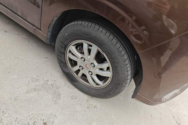 Used Wuling Hongguang 2021 1.5L S Standard Version LAR Right Front Wheel Hub