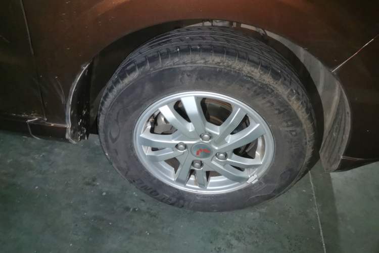 Used Wuling Hongguang 2021 1.5L Facelifted S Comfort Version with Electric Power Steering LAR Right Front Wheel Hub