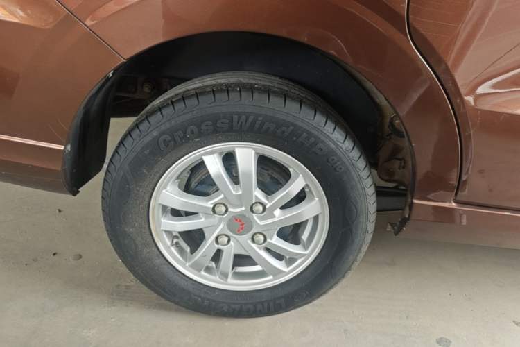 Used Wuling Hongguang 2021 1.5L S Standard Version LAR Right Rear Wheel Hub