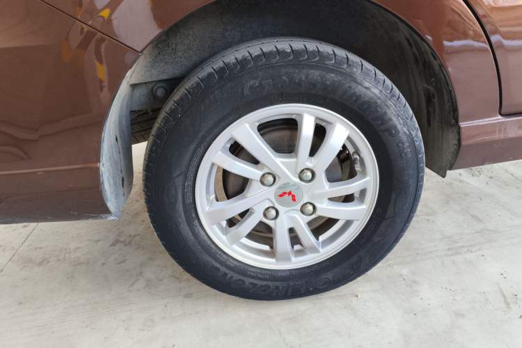Used Wuling Hongguang 2021 1.5L S Comfort Edition LAR Right Rear Wheel Hub