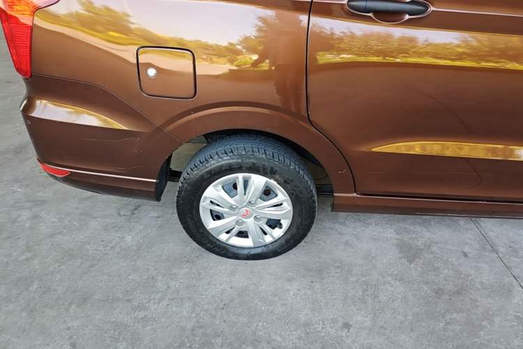 Used Wuling Hongguang 2021 1.5L Revised S Base Version Hydraulic Power Steering LAR Right Rear Wheel Hub